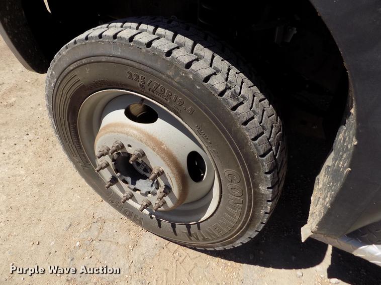 image for item FA9618 2006 Ford F550 Super Duty XL flatbed truck