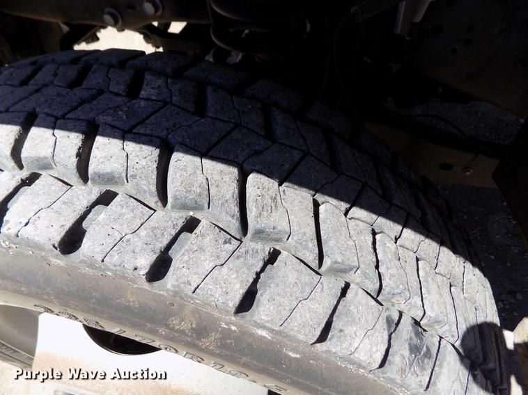 image for item FA9618 2006 Ford F550 Super Duty XL flatbed truck