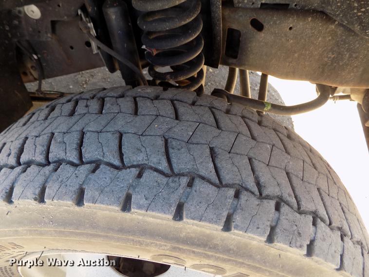 image for item FA9618 2006 Ford F550 Super Duty XL flatbed truck