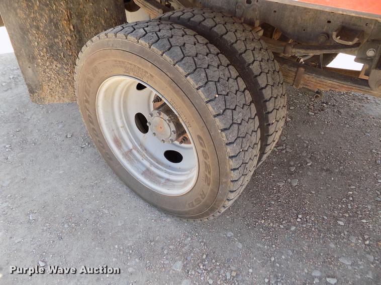 image for item FA9618 2006 Ford F550 Super Duty XL flatbed truck