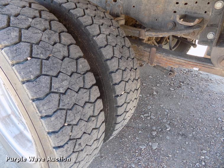 image for item FA9618 2006 Ford F550 Super Duty XL flatbed truck