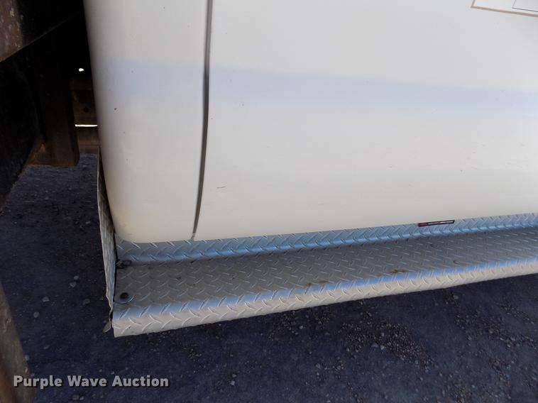 image for item FA9618 2006 Ford F550 Super Duty XL flatbed truck