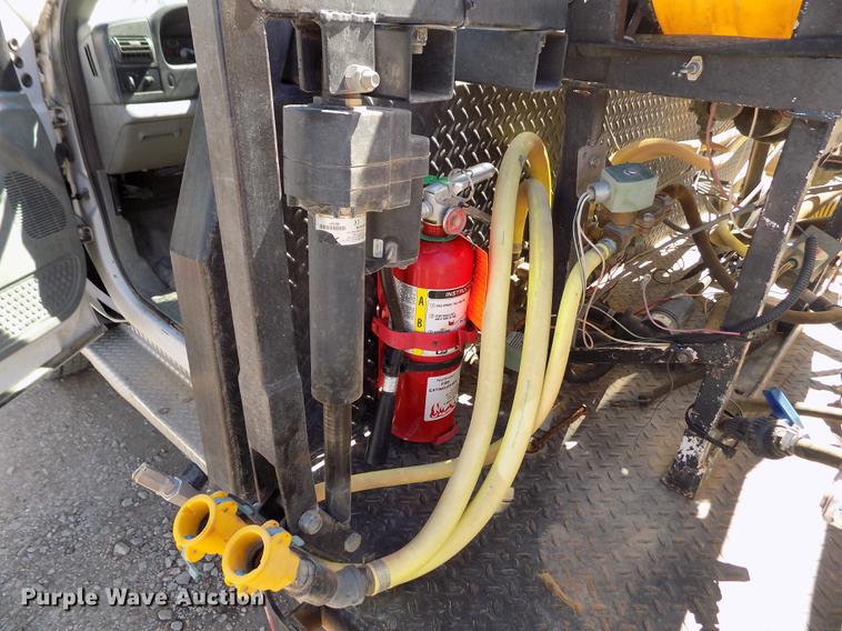 image for item FA9618 2006 Ford F550 Super Duty XL flatbed truck