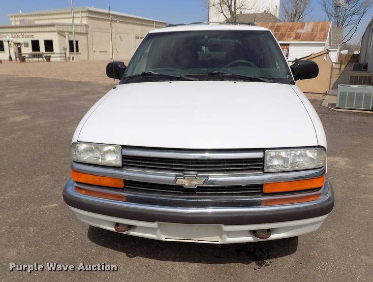 image for item FA9633 1999 Chevrolet Blazer LS SUV