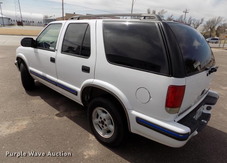 image for item FA9633 1999 Chevrolet Blazer LS SUV