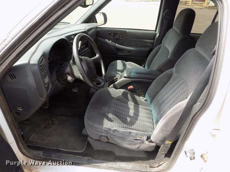 image for item FA9633 1999 Chevrolet Blazer LS SUV