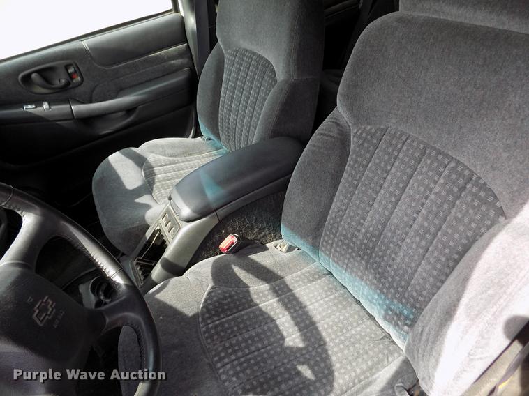 image for item FA9633 1999 Chevrolet Blazer LS SUV