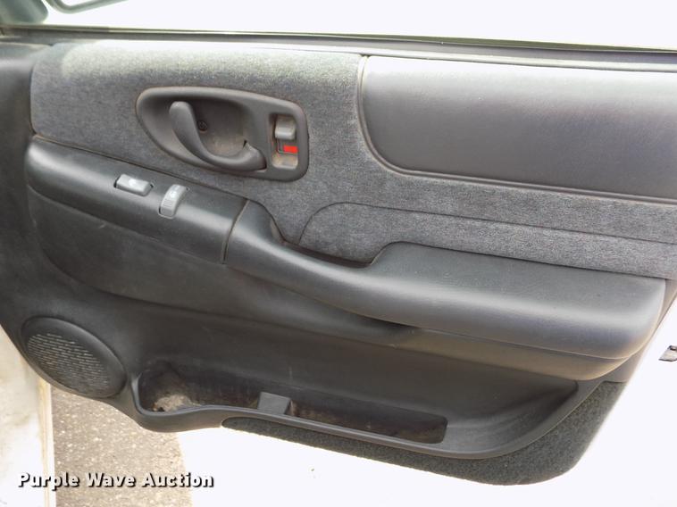 image for item FA9633 1999 Chevrolet Blazer LS SUV