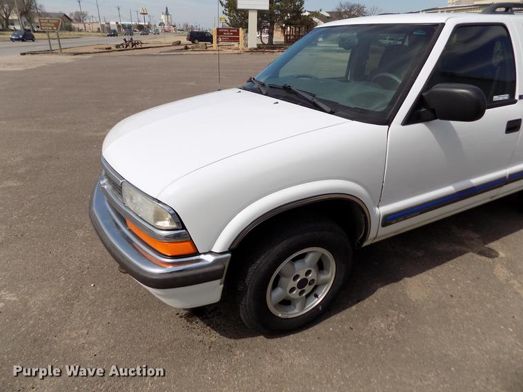 image for item FA9633 1999 Chevrolet Blazer LS SUV