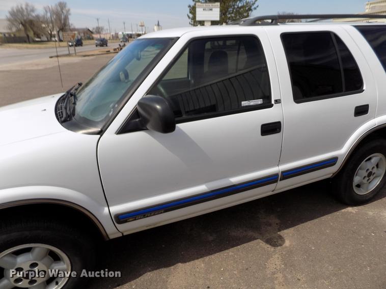 image for item FA9633 1999 Chevrolet Blazer LS SUV