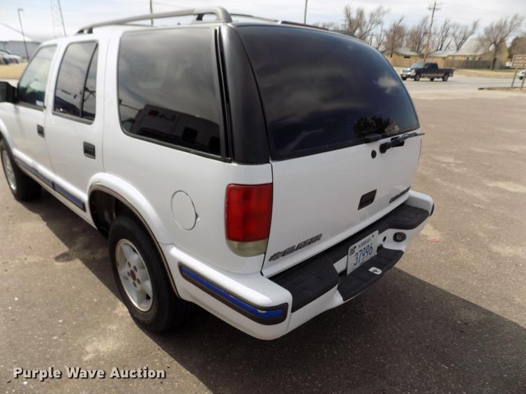 image for item FA9633 1999 Chevrolet Blazer LS SUV