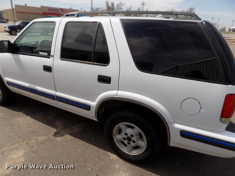 image for item FA9633 1999 Chevrolet Blazer LS SUV