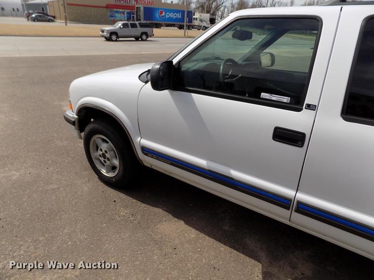 image for item FA9633 1999 Chevrolet Blazer LS SUV