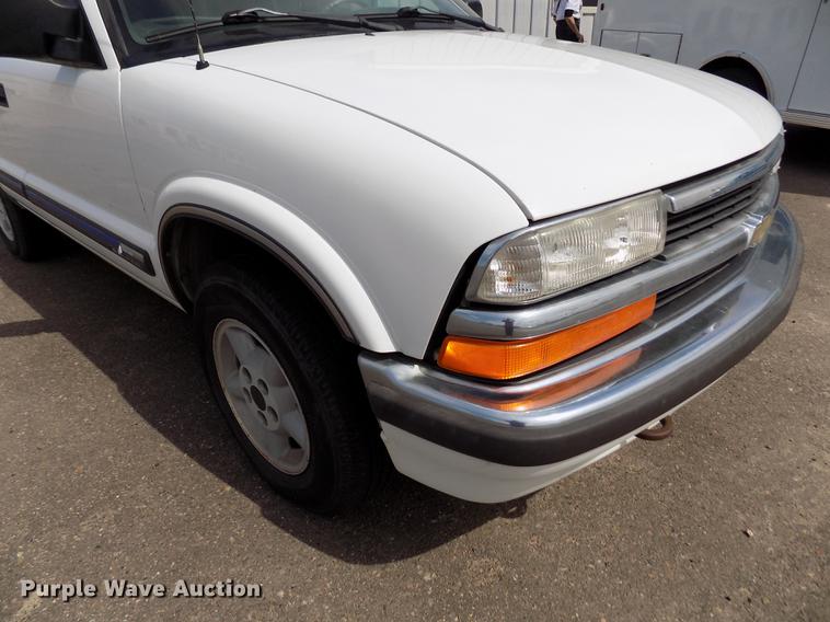 image for item FA9633 1999 Chevrolet Blazer LS SUV