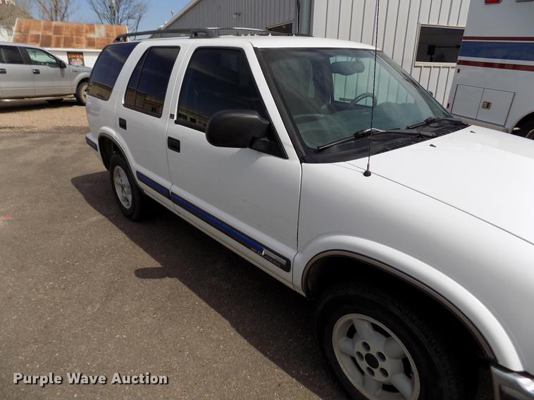 image for item FA9633 1999 Chevrolet Blazer LS SUV