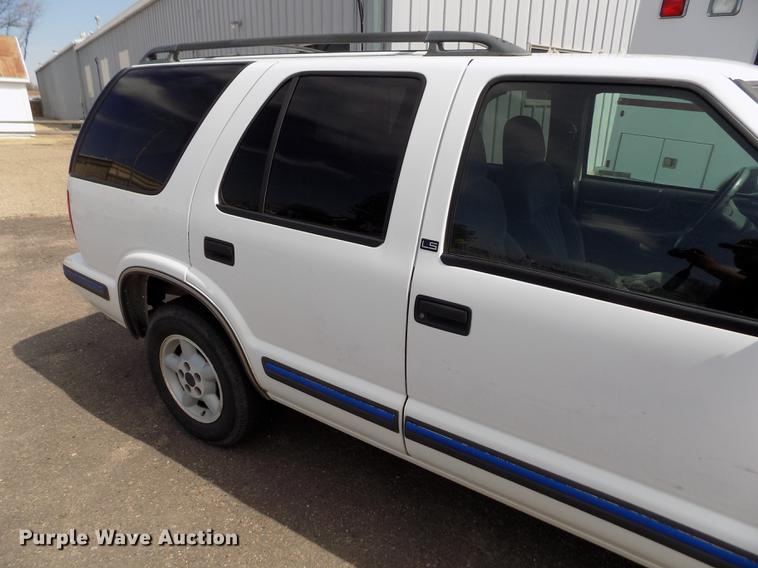 image for item FA9633 1999 Chevrolet Blazer LS SUV
