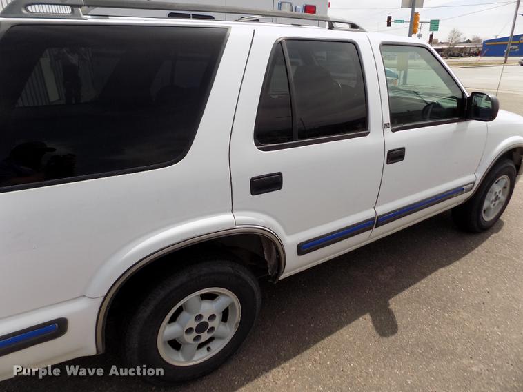 image for item FA9633 1999 Chevrolet Blazer LS SUV