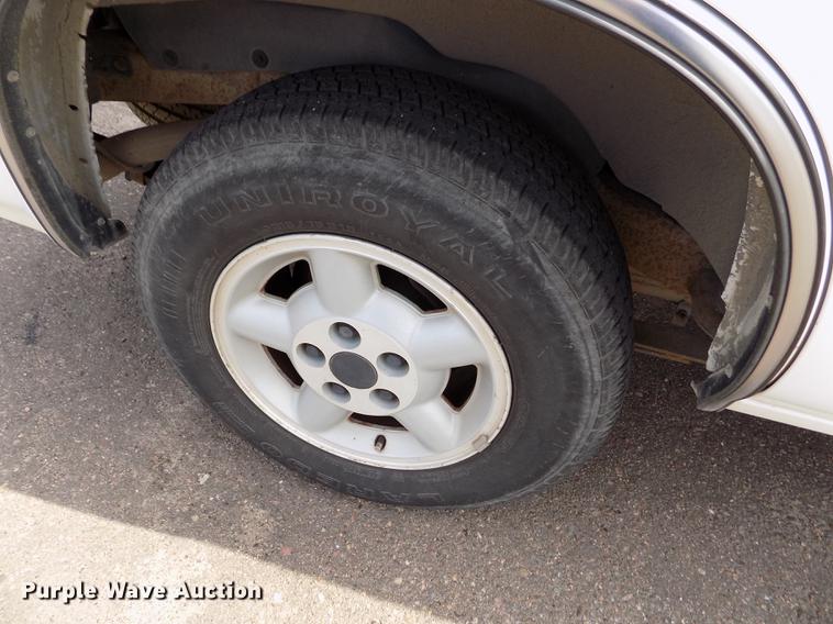 image for item FA9633 1999 Chevrolet Blazer LS SUV