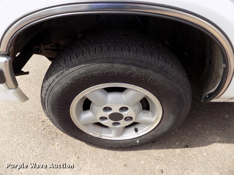 image for item FA9633 1999 Chevrolet Blazer LS SUV