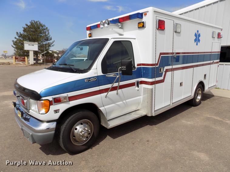 image for item FA9634 2002 Ford Econoline E450 Super Duty ambulance
