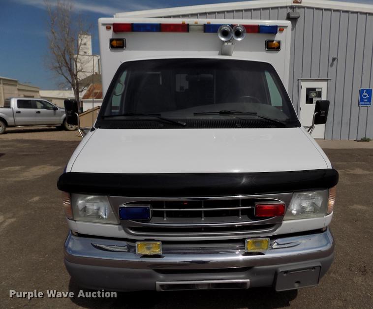 image for item FA9634 2002 Ford Econoline E450 Super Duty ambulance