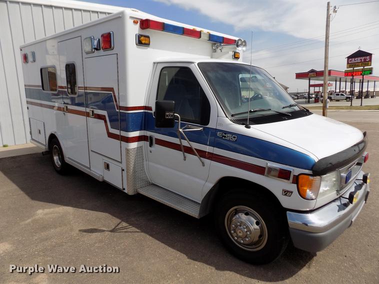 image for item FA9634 2002 Ford Econoline E450 Super Duty ambulance