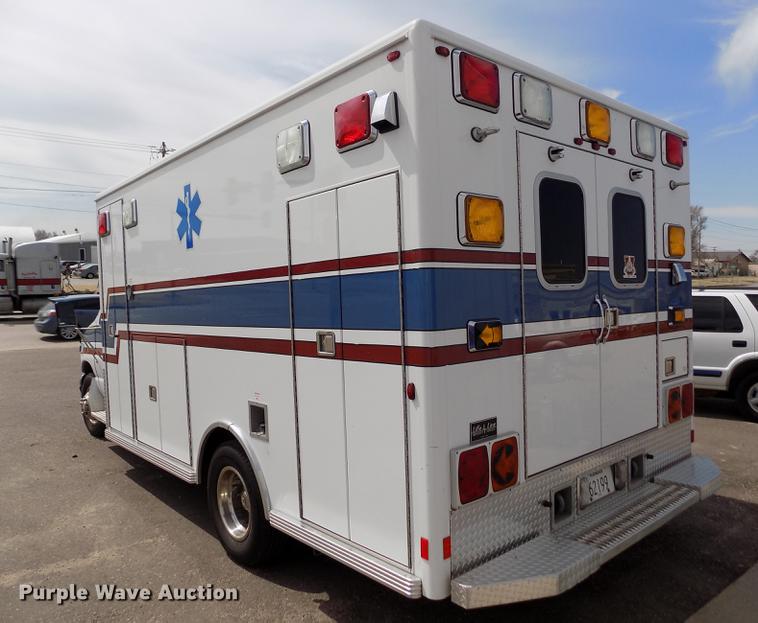image for item FA9634 2002 Ford Econoline E450 Super Duty ambulance