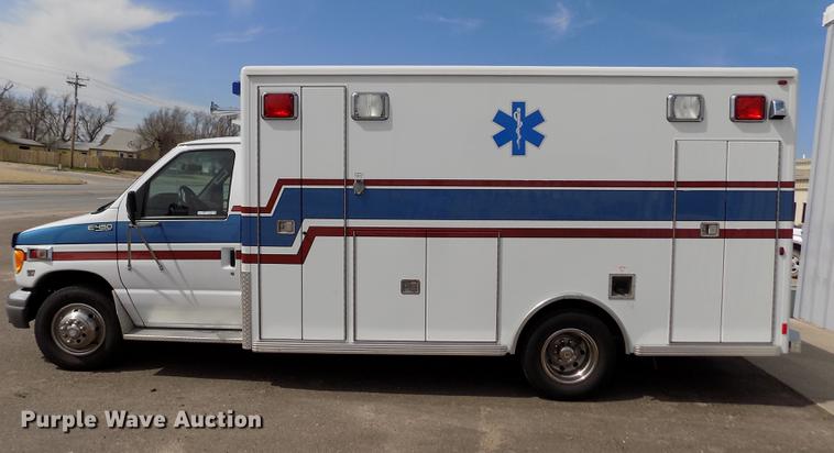 image for item FA9634 2002 Ford Econoline E450 Super Duty ambulance
