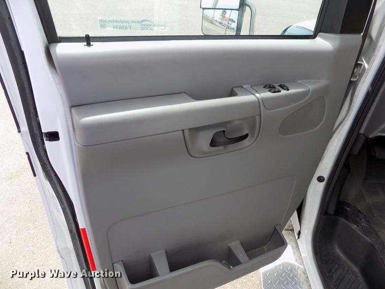 image for item FA9634 2002 Ford Econoline E450 Super Duty ambulance