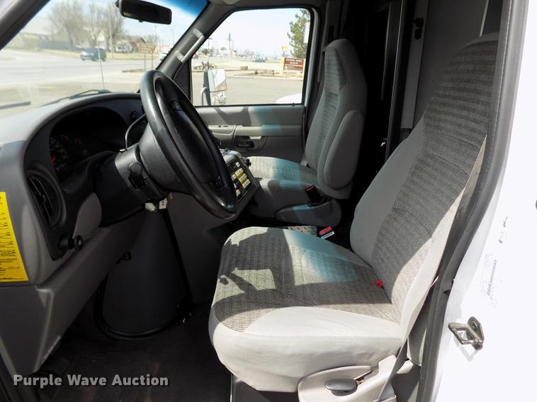 image for item FA9634 2002 Ford Econoline E450 Super Duty ambulance