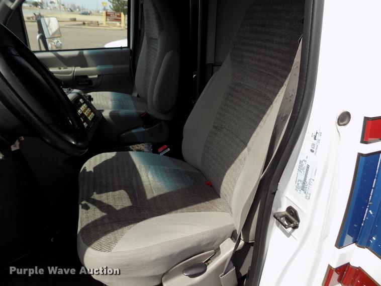 image for item FA9634 2002 Ford Econoline E450 Super Duty ambulance