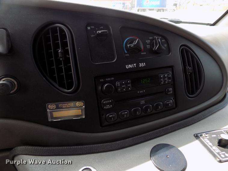 image for item FA9634 2002 Ford Econoline E450 Super Duty ambulance