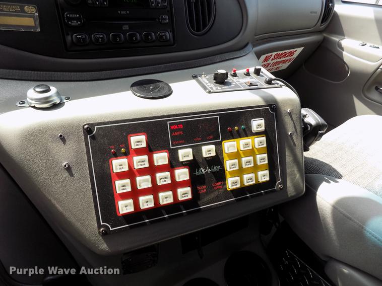 image for item FA9634 2002 Ford Econoline E450 Super Duty ambulance