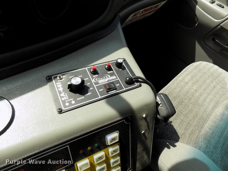 image for item FA9634 2002 Ford Econoline E450 Super Duty ambulance