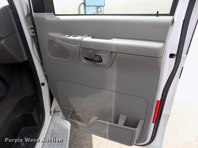 image for item FA9634 2002 Ford Econoline E450 Super Duty ambulance