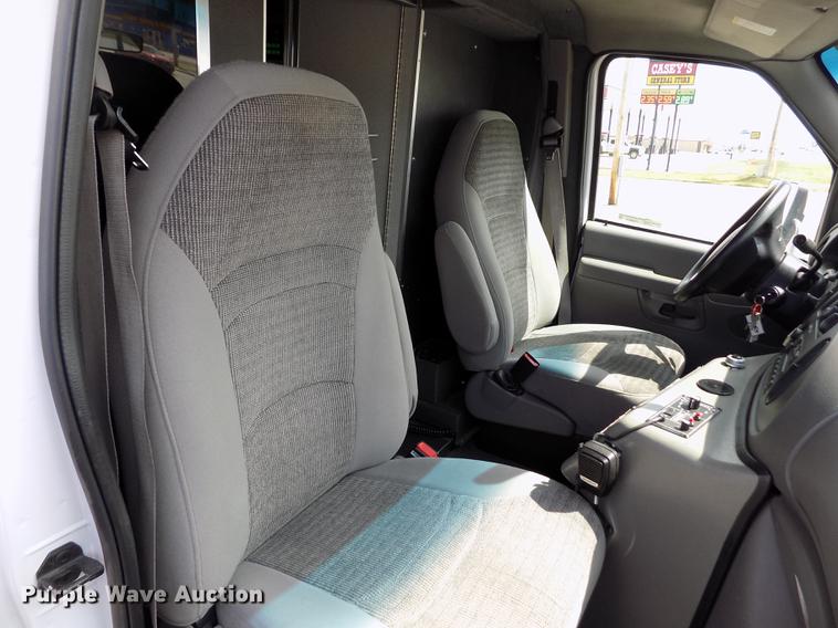 image for item FA9634 2002 Ford Econoline E450 Super Duty ambulance