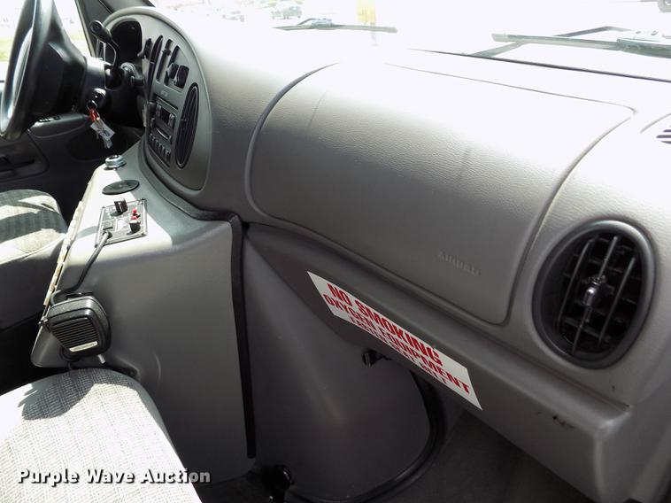 image for item FA9634 2002 Ford Econoline E450 Super Duty ambulance