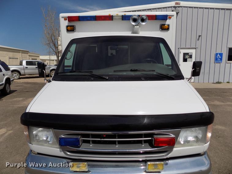 image for item FA9634 2002 Ford Econoline E450 Super Duty ambulance