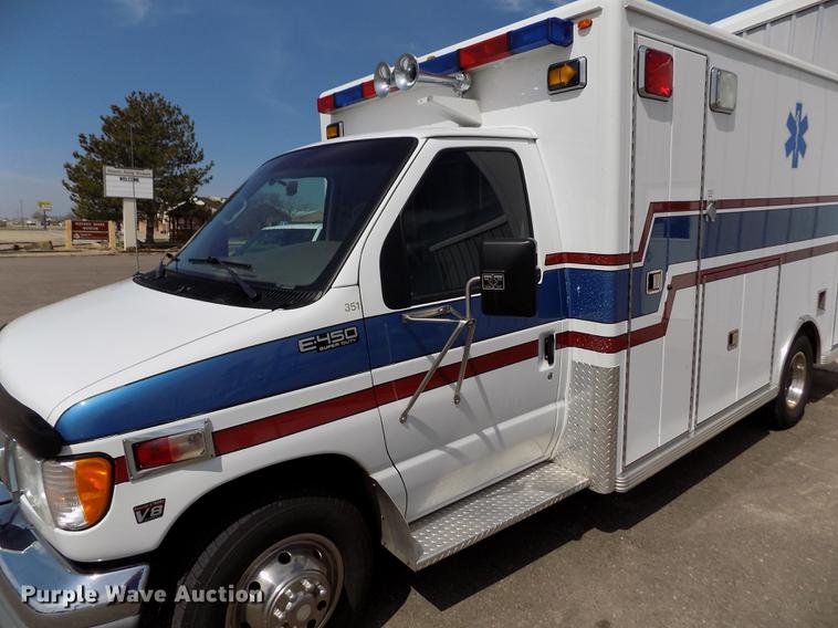 image for item FA9634 2002 Ford Econoline E450 Super Duty ambulance