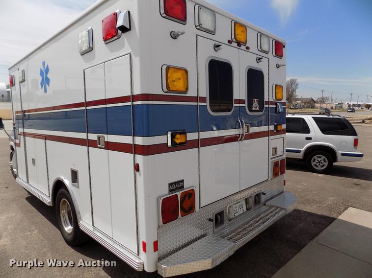 image for item FA9634 2002 Ford Econoline E450 Super Duty ambulance