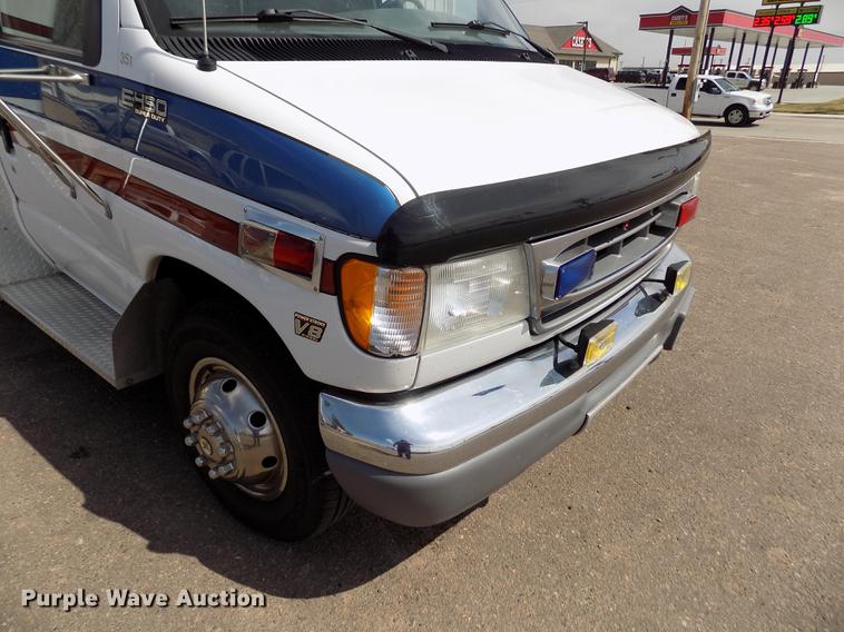 image for item FA9634 2002 Ford Econoline E450 Super Duty ambulance