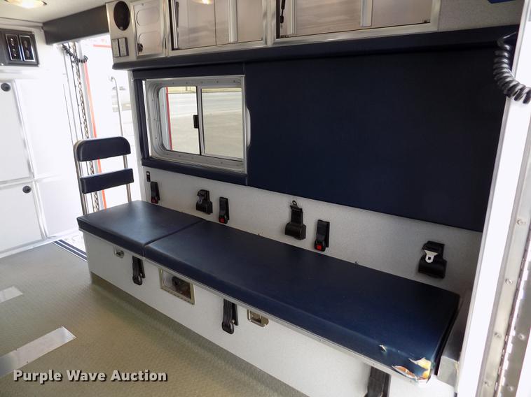 image for item FA9634 2002 Ford Econoline E450 Super Duty ambulance