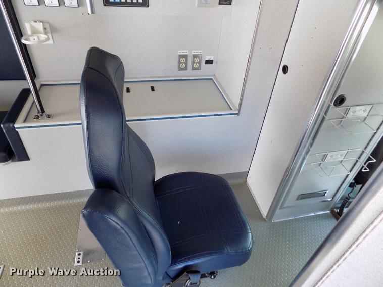 image for item FA9634 2002 Ford Econoline E450 Super Duty ambulance