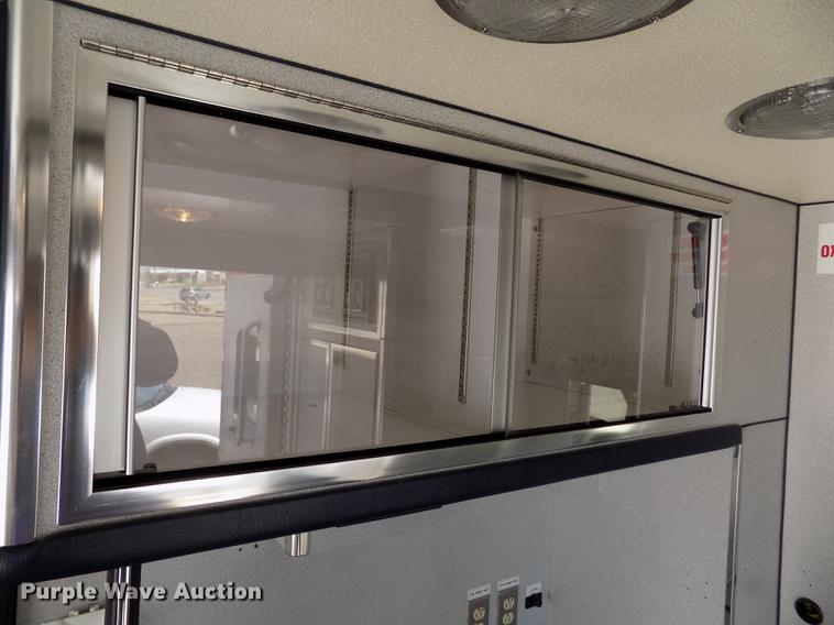 image for item FA9634 2002 Ford Econoline E450 Super Duty ambulance