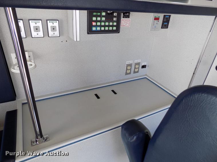 image for item FA9634 2002 Ford Econoline E450 Super Duty ambulance