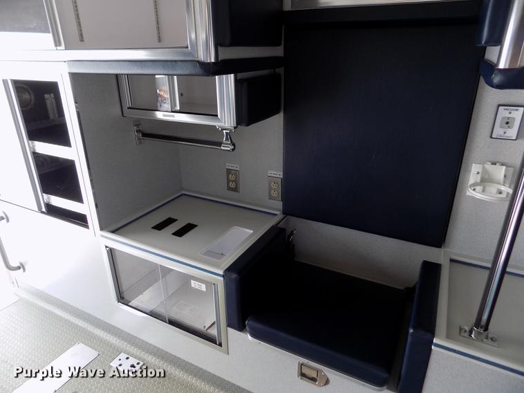 image for item FA9634 2002 Ford Econoline E450 Super Duty ambulance