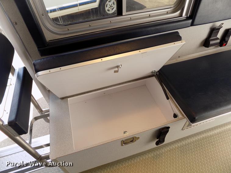 image for item FA9634 2002 Ford Econoline E450 Super Duty ambulance