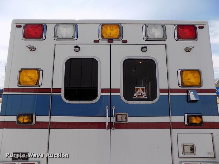 image for item FA9634 2002 Ford Econoline E450 Super Duty ambulance