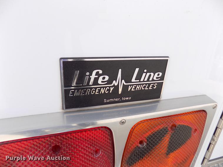 image for item FA9634 2002 Ford Econoline E450 Super Duty ambulance