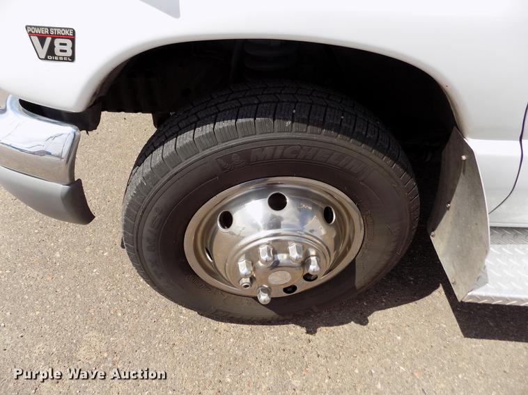 image for item FA9634 2002 Ford Econoline E450 Super Duty ambulance